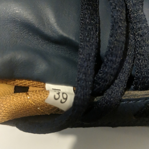 New Fashion Sneakers - Picture 6 of 7